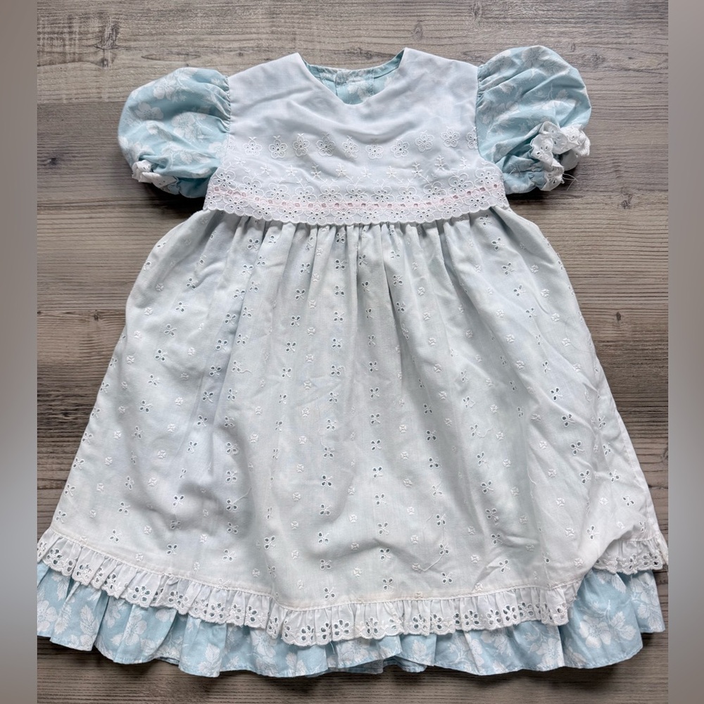 Vintage Girls Peaches And Cream 80’s Laced Blue Floral Smocked Dress Size 6